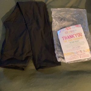 Lularoe Tween solid black leggings